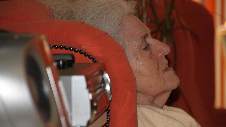 Solange die Musik läuft, ist für Irma Weigend die Welt in Ordnung. Fotos: Ulrike Müller