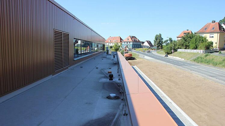 Neue Perspektiven eröffnen sich vom Dach des Hallenbades.