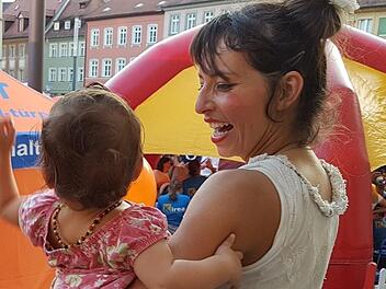 Nach der Show ist Mamazeit: Luzia Bonilla mit Tochter Alma  Fotos: Seewald