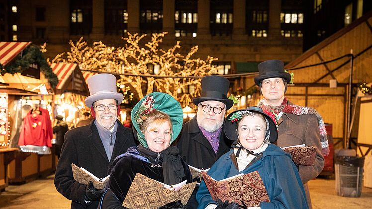 Kuriose US-Christkindlesmarkt-Kopie sorgt für Begeisterung - mit Nürnberger Bratwurst und Glühwein