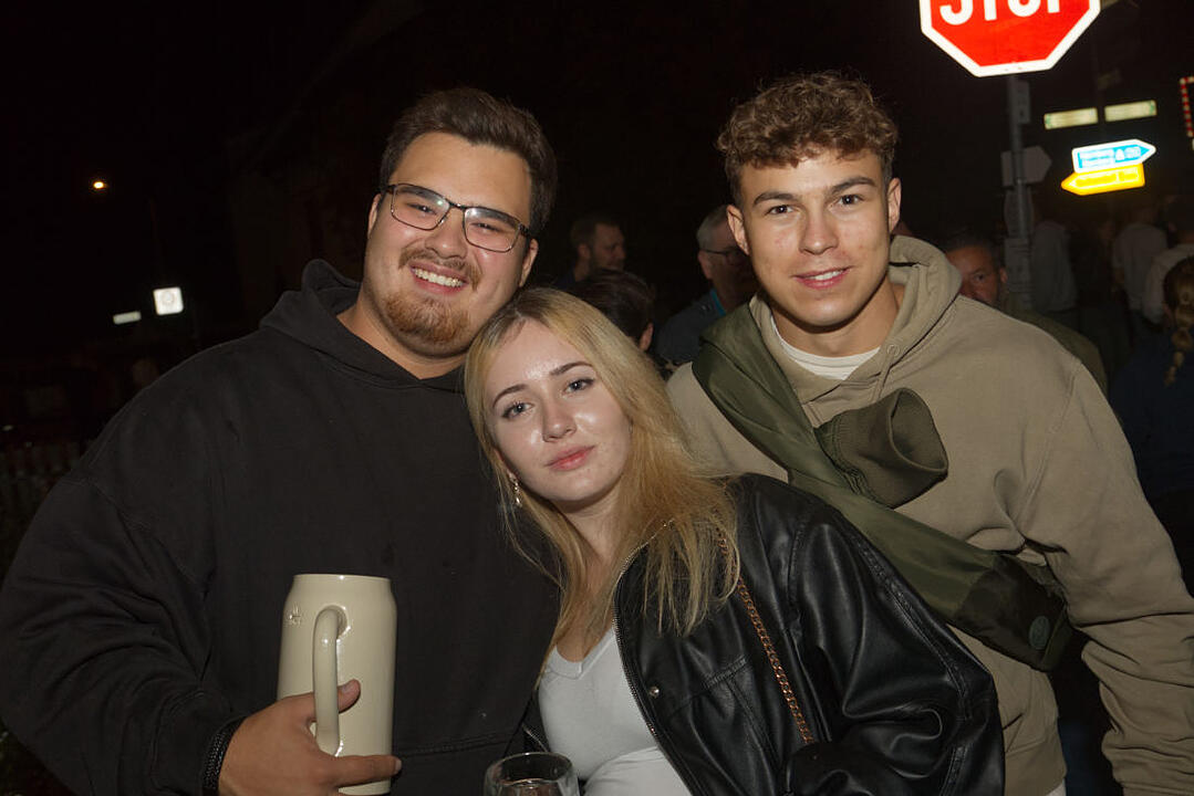 Freitag: Bieranstich & Partyband