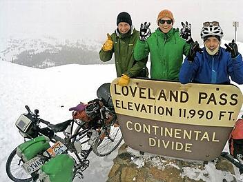Basti, Albert und Flo auf dem Gipfel der Rockys und der Anstrengung Foto: Privat
