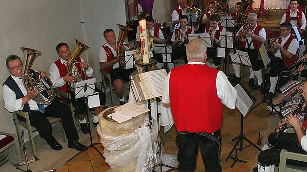 Die Ansbachtaler Musikanten &uuml;berzeugten mit ihrer gef&uuml;hlvolle und melodienreiche b&ouml;hmischen Blasmusik. Fotos: Gerd Klemenz