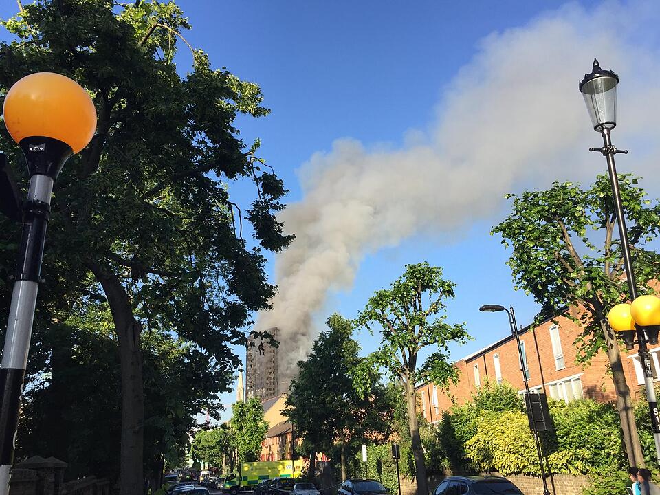 Großbrand in Londoner Hochhaus