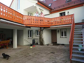 Der Innenhof des "Hauses an der Stadtmauer" ist ein Rückzugsort mitten in der Stadt Bischofsheim. Foto: Marion Eckert