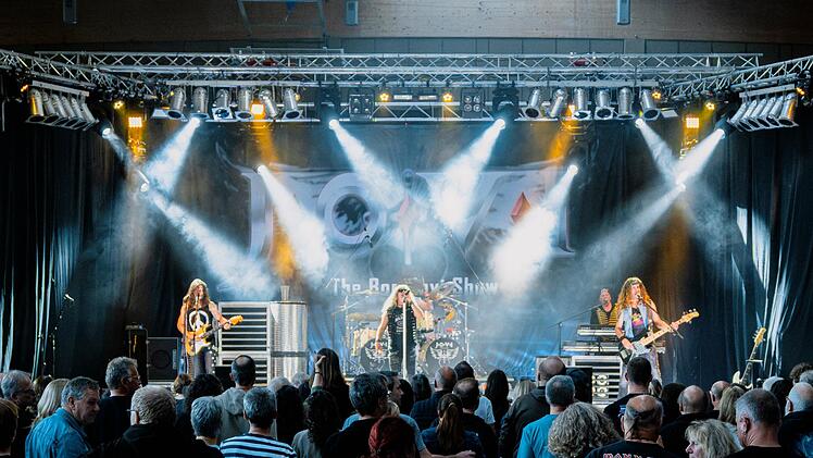 &bdquo;JOVI &ndash; The Bon Jovi Show&ldquo; brachte beim Hemmerleinhalle Revival 2.0 den Sound und das Lebensgef&uuml;hl der 1980er-Jahre zur&uuml;ck nach Neunkirchen.Eberhard Schorr