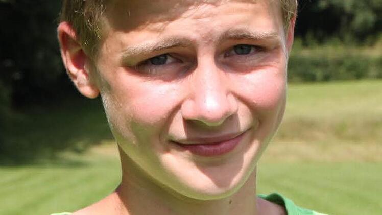 Pascal Zeitler: "Ich war letztes Jahr schon dabei, und dann wollte ich natürlich dieses Jahr auch wieder kommen", erzählt Pascal. Aus Hausen bei Würzburg kommt der Schüler und ist gerne zu Besuch in der Rhön. Besonders gut gefällt ihm das Programm, das jeden Tag angeboten wird. "Die Betreuer sind absolute Spitze", sagt der Schüler. Das Fußballturnier war für den Zwölfjährigen bis jetzt das Highlight des Feriencamps. "Das Scheunenfest war aber auch richtig klasse", freut sich Pascal.