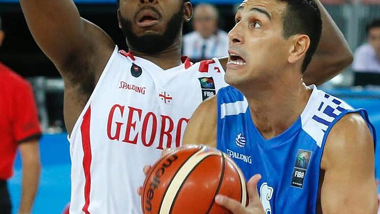 Der Neu-Bamberger Nikos Zisis, hier im Vorrundenspiel geen den Georgier Beka Burjanadze, erzielte im Achtelfinale gegen Belgien sechs Punkte. Foto: Antonio Bat/dpa