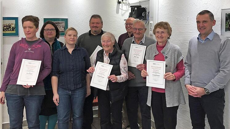 Ludwig Wahl (r.) gratulierte den Geehrten. Foto: privat