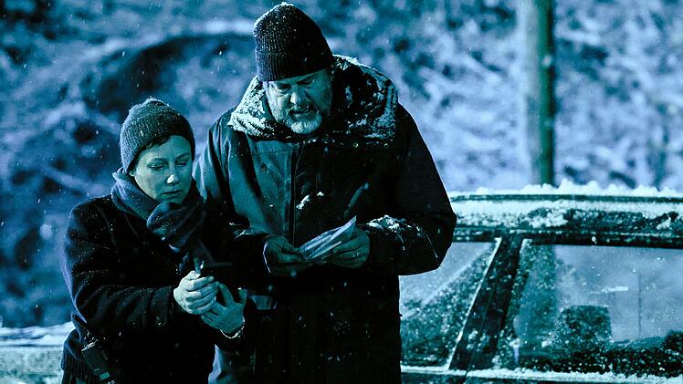 Wann soll's im "Tatort" schneien, wenn nicht im Januar? Passend zur Jahreszeit schenkt der "Tatort: Das j&uuml;ngste Gei&szlig;lein" mit Tobler (Eva L&ouml;bau) und Berg (Hans-Jochen Wagner) eine Schneedecke. Dunkel ist der Film dennoch - sowohl in den Bildern wie auch mit seiner "m&auml;rchenhaften" Geschichte.