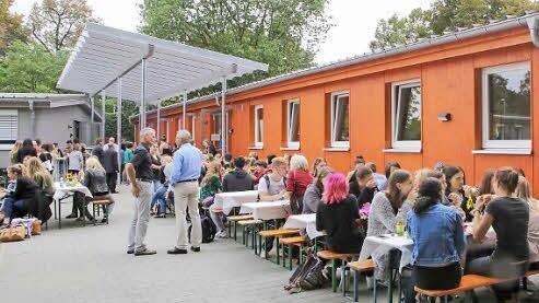 Blick über das neue schmucke "Schuldorf"