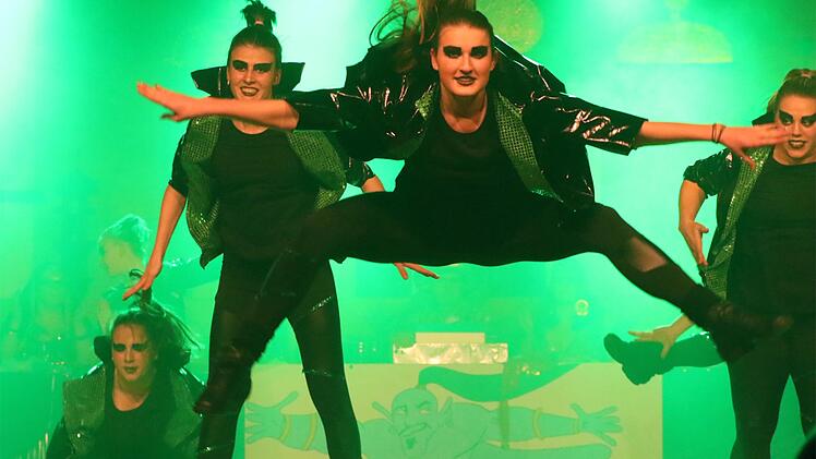 Dynamik pur: Das New Age Dance Team begeisterte auch im Strullendorfer Morgenland die Faschings-Freaks.Bertram Wagner