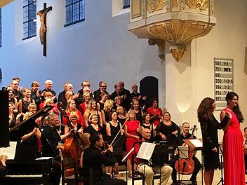 Coburger Erstaufführung: Die "Misa Tango" des argentinischen Komponisten Martin Palmeri erklang am Samstag in der Morizkirche. Das begeisterte Publikum erklatschte sich zwei Zugaben.Foto Jochen Berger