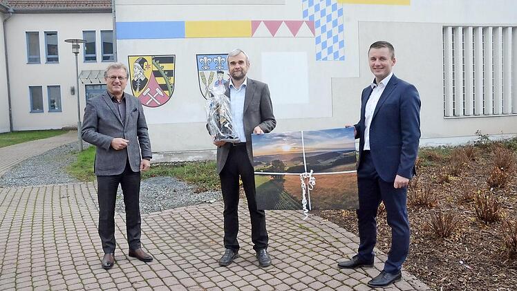 Den neuen Rektor der Grund- und Mittelschule Pressig, Johannes-Peter Müller, hießen die Vorsitzenden der Verbandsschule, Bürgermeister Rainer Detsch (Stockheim) und Bürgermeister Stefan Heinlein (Pressig) willkommen. Foto: K.- H. Hofmann