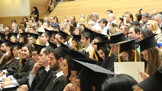 Die Betriebe honorieren Hochschulabschlüsse - egal ob Bachelor oder Master.