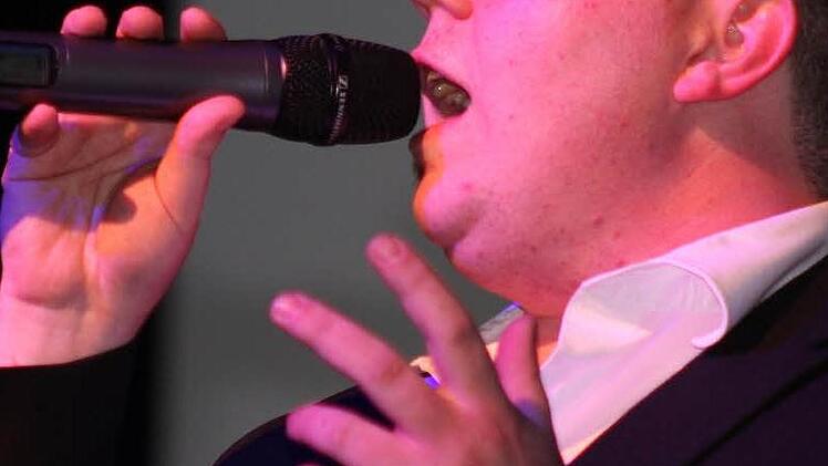 Andreas Casper begeisterte das Publikum als Metallica-Sänger.