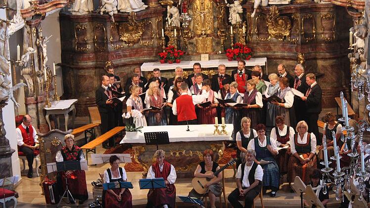 Auch in diesem Jahr findet ein "Fränkisches Mariensingen in Münnerstadt statt. Unser Archivbild stammt aus dem Jahr 2012.  Foto: Arnold Nöth