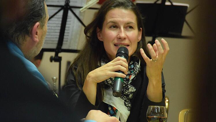 Bunt findet Christiane Meyer den Ort. Foto: Ronald Rinklef