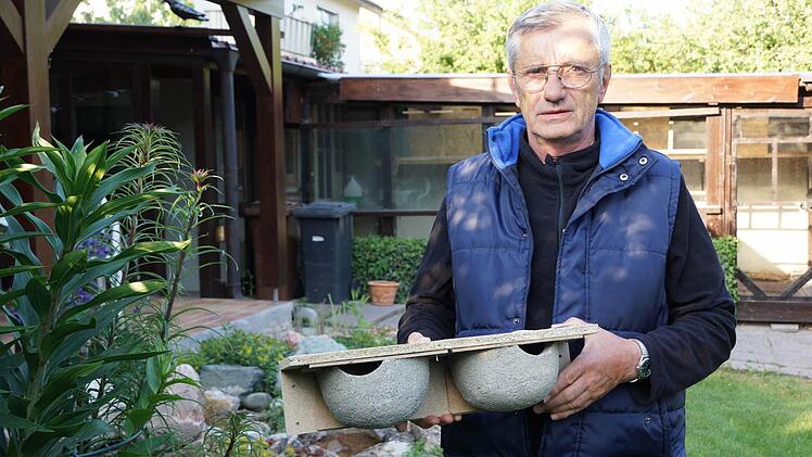 Solche Nisthilfen hat Rudolf Hanke an seinem Haus angebracht.Foto: Arkadius Guzy