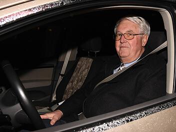 Karl Peuker am Steuer Foto: Ulrike Langer
