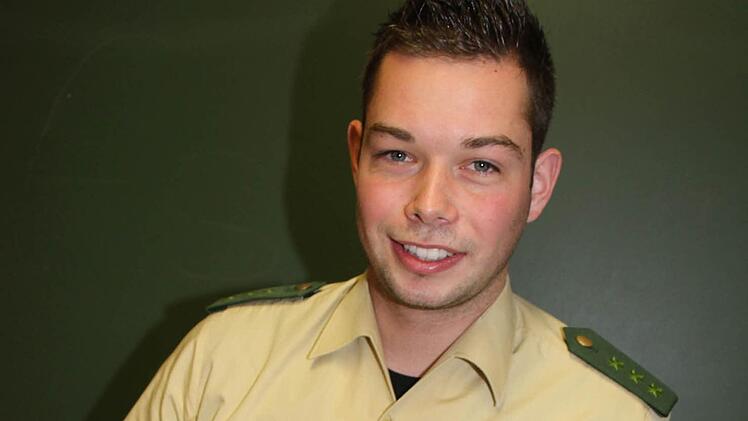 Alexander Zink, der Jugendkontaktbeamte der Polizei Kulmbach, warnt vor kostenlosen Nachrichtendiensten auf dem Handy. Foto: Sonja Adam