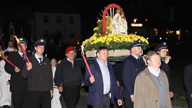 Das Gnadenbild von Neuengrün wird auch heuer bei der Lichterprozession mitgetragen. Nach einer mündlichen Überlieferung soll es unmittelbar in der Zeit der Reformation von einem ungekannten Meister geschaffen worden sein. Foto: Michael Wunder