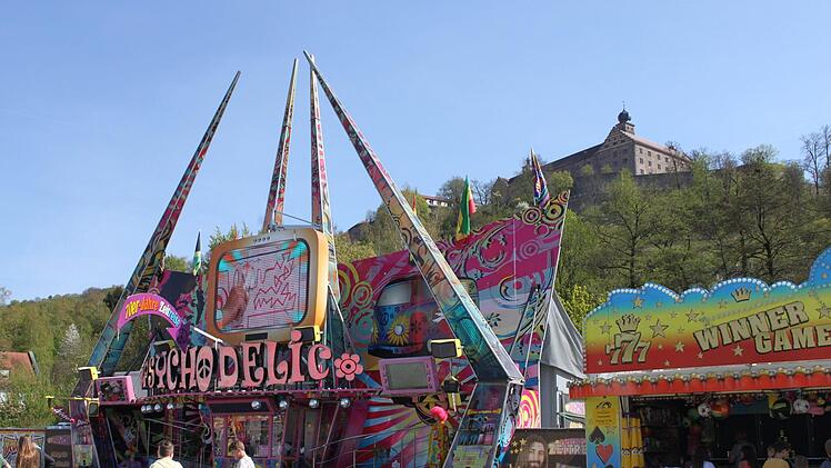 Der Blick zur Burg passt: Auch das "Psychodelic" erlaubt eine Zeitreise.Foto: Jochen Nützel
