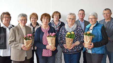 Ehrungen gab es in der Hauptversammlung des Marienvereines für (v.l.) Gabriele Friedel, Adelheid Klug, Karin Forkel, Edeltraud Nahr, Ilona Derks, Margit Brückner, Gunter Weiß, Brigitta Sauerwein, Heinz Rempel. Foto: privat