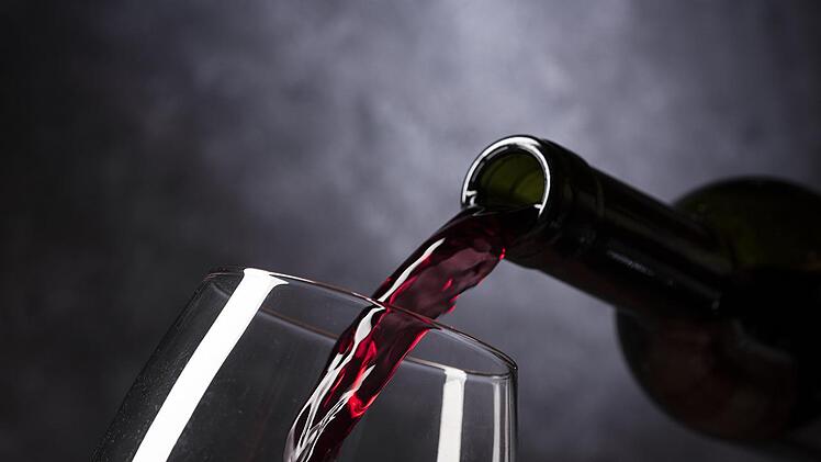 Rotwein liegt nach Bier auf dem zweiten Platz der beliebtesten alkoholischen Getränken in Deutschland.