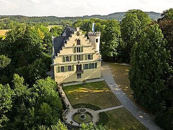 Schloss Rosenau, Luftaufnahme von Norden.