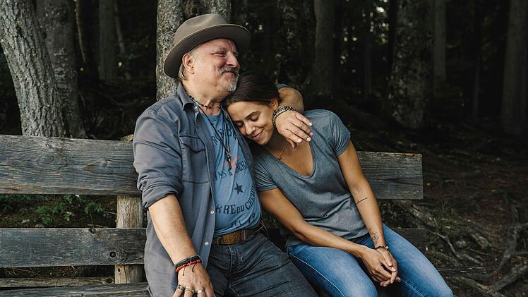 Wim (Axel Prahl) und Juli (Vanessa Mai) suchen einen alten Ort auf, den beide noch aus der Kindheit des T&ouml;chterchens kennen.