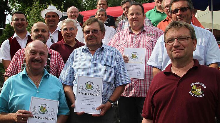 Beim Berg- und Heimatfest wurden außerdem 20 langjährige Fördermitglieder des Musikvereins Wartenfels ausgezeichnet.
