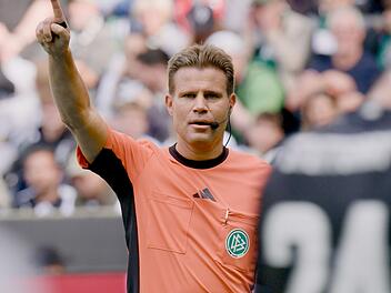 Einer der erfahrensten Referees der Bundesliga-Geschichte: Felix Brych, der seine aktive Karriere vor Kurzem beendete, gehört zu den Protagonisten der neuen Staffel von "Unparteiisch - Deutschlands Elite-Schiedsrichter".