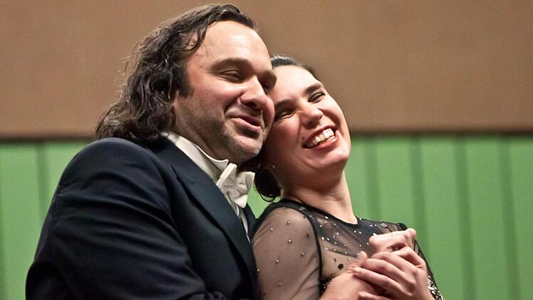 Impressionen vom Neujahrskonzert des "Musizierkreises Neustadt": Andrea Chudak und Fabian Martino.Foto: Jochen Berger