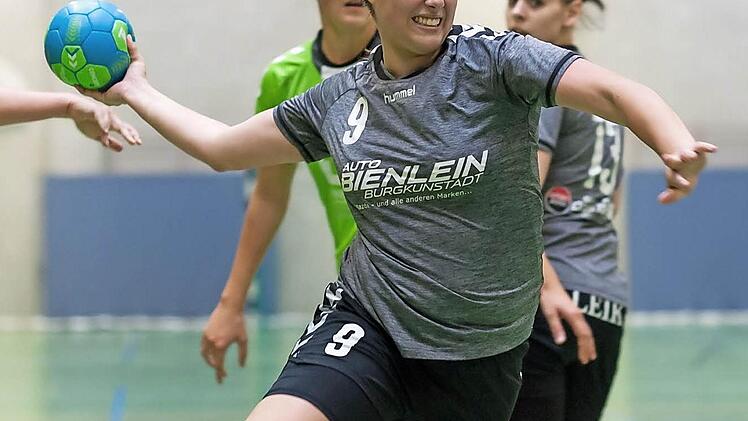 Augen zu und durch, könnte die Marschroute aus Sicht der Kunstadter Handballerinnen um Nadine Freitag lauten, wenn sie am Sonntag den 1. FC Nürnberg in der Kordigasthalle erwarten.  Foto: Matthias Schneider