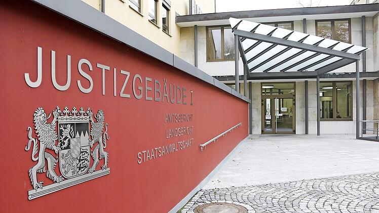 Vor dem Coburger Landgericht fiel nun das Urteil gegen den korrupten Banker aus Kronach. Foto: Archiv/Jochen Berger