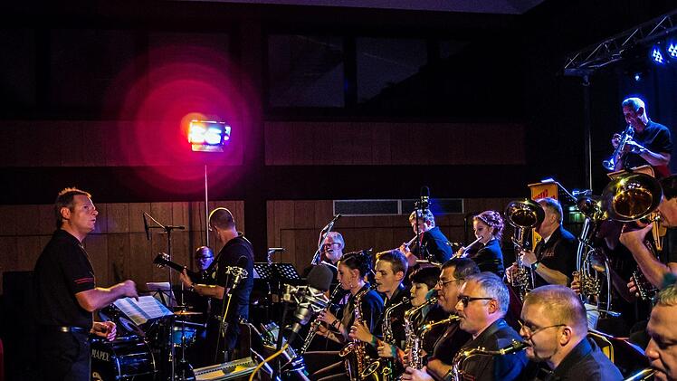 Impressionen vom Galakonzert des Jugendorchesters Neustadt in der Mehrzweckhalle Heubischer Straße.Foto: Jochen Berger