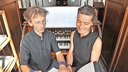 Das &bdquo;Duo Vimaris&ldquo; aus Weimar kommt f&uuml;r ein Konzert in &bdquo;Prunk & Herrlichkeit&ldquo; nach Neustadt.