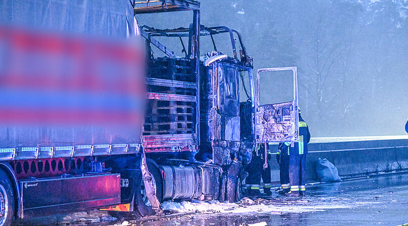 Unfall auf spiegelglatter Autobahn bei N&uuml;rnberg