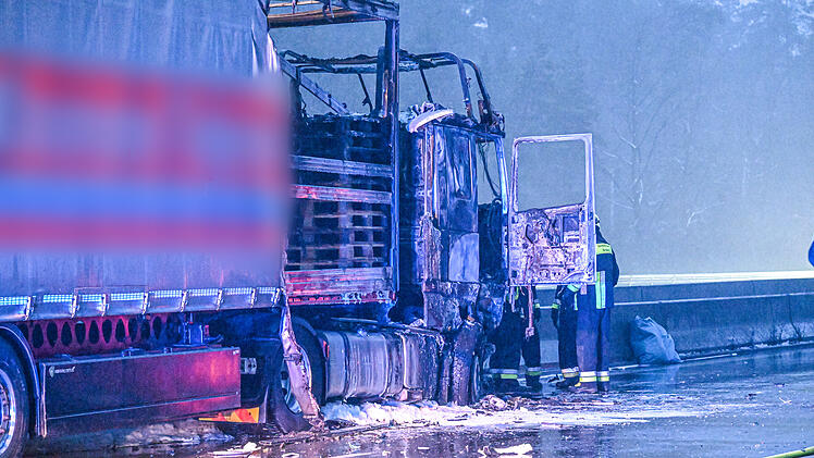 Unfall auf spiegelglatter Autobahn bei N&uuml;rnberg