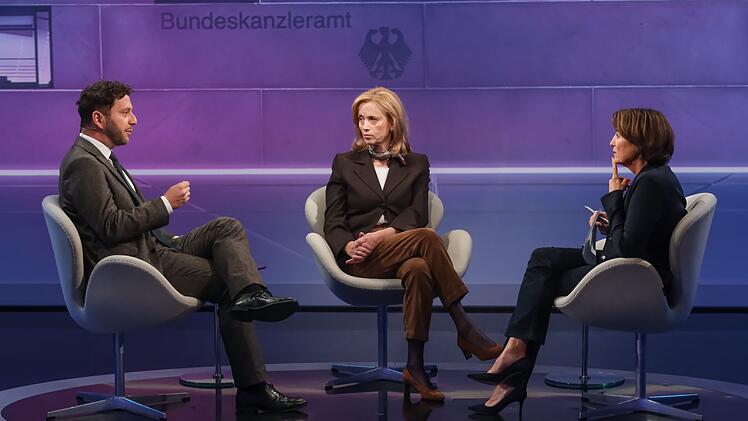 Sandra Maischberger (rechts) sprach mit Felix Banaszak und Karin Prien auch &uuml;ber die Bundespolitik.