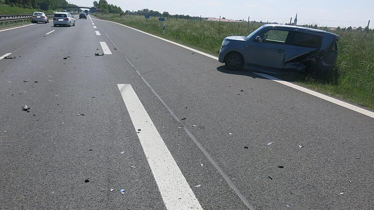 Unfall auf der A73 bei Bad Staffelstein am Freitagnachmittag. Foto: VPI Coburg