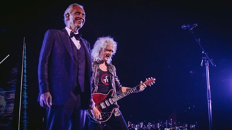 Brian May (rechts), Gitarrist und Mitglied der Rockband Queen, war zu Gast beim Konzert von Andrea Bocelli.