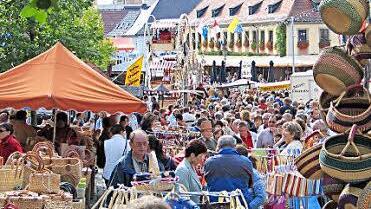 Der Lichtenfelser Korbmarkt zieht viele Besucher an. In diesem Jahr wurde das Thema Sicherheit nach dem Anschlag in Ansbach, der wenige Wochen zuvor stattfand, intensiv diskutiert. Foto: Stadt Lichtenfels