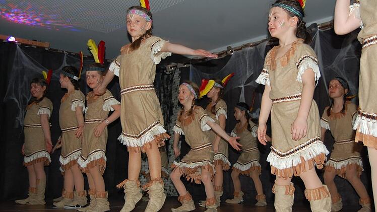 Als Indianer war die "Purzelgarde” kostümiert.Anna-Lena Herbert