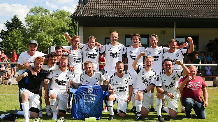 Geschafft: In der letzten Runde der Relegation gewinnt der ATSV Gehülz gegen den SV Heubach und steigt in die Kreisklasse auf.  Fotos: Heinrich Weiß
