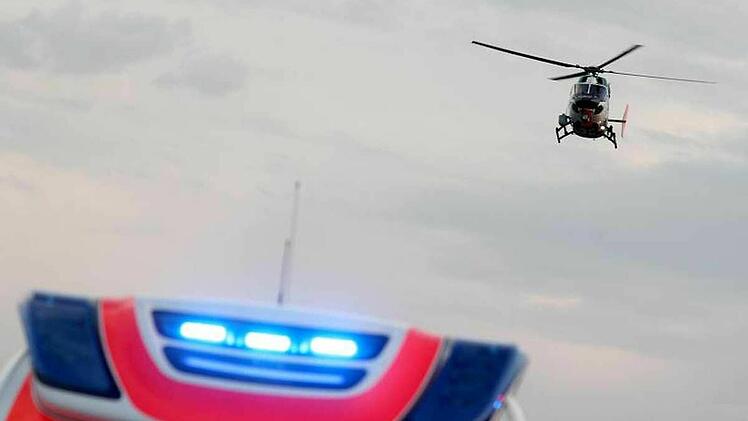 A6 bei Nürnberg: Kleintransporter-Fahrer übersieht Auto beim Überholen