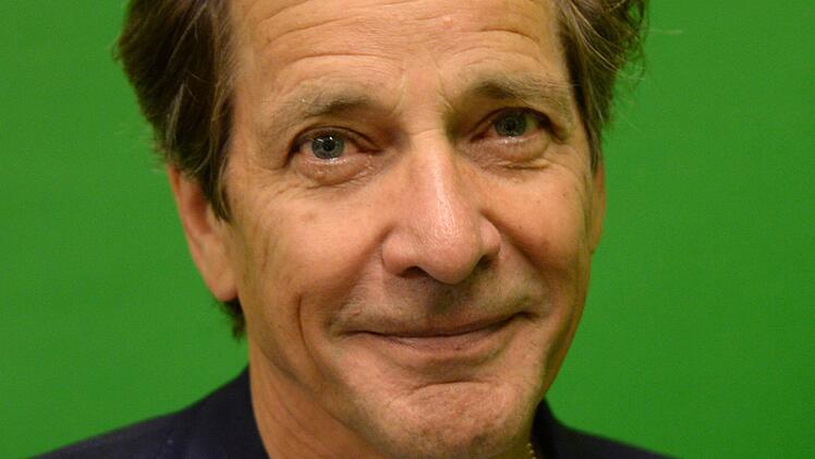 "Ananas und blaue Bohnen" (1989), "Entf&uuml;hrung nach Schulschluss" (1996) und "Wenn der Mond auf die Erde st&uuml;rzt" (2006) - die (eher unbekannten) Titel verraten es schon: Dirk Benedicts Filmkarriere kam nie wirklich ins Rollen. Er suchte sein Gl&uuml;ck im Reality-TV: 2007 war er Kandidat beim britischen "Celebrity Big Brother".