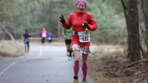Marika Heinlein freut sich über ihre Leistung bei der "Deutschen" über 100 Kilometer. Foto: Kay Luthardt