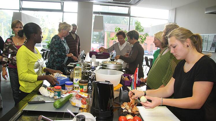 Halimatou Camara hat Rezepte aus ihrer afrikanischen Heimat mitgebracht.